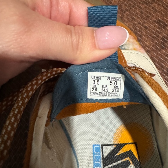 Vans - Picture 4 of 4